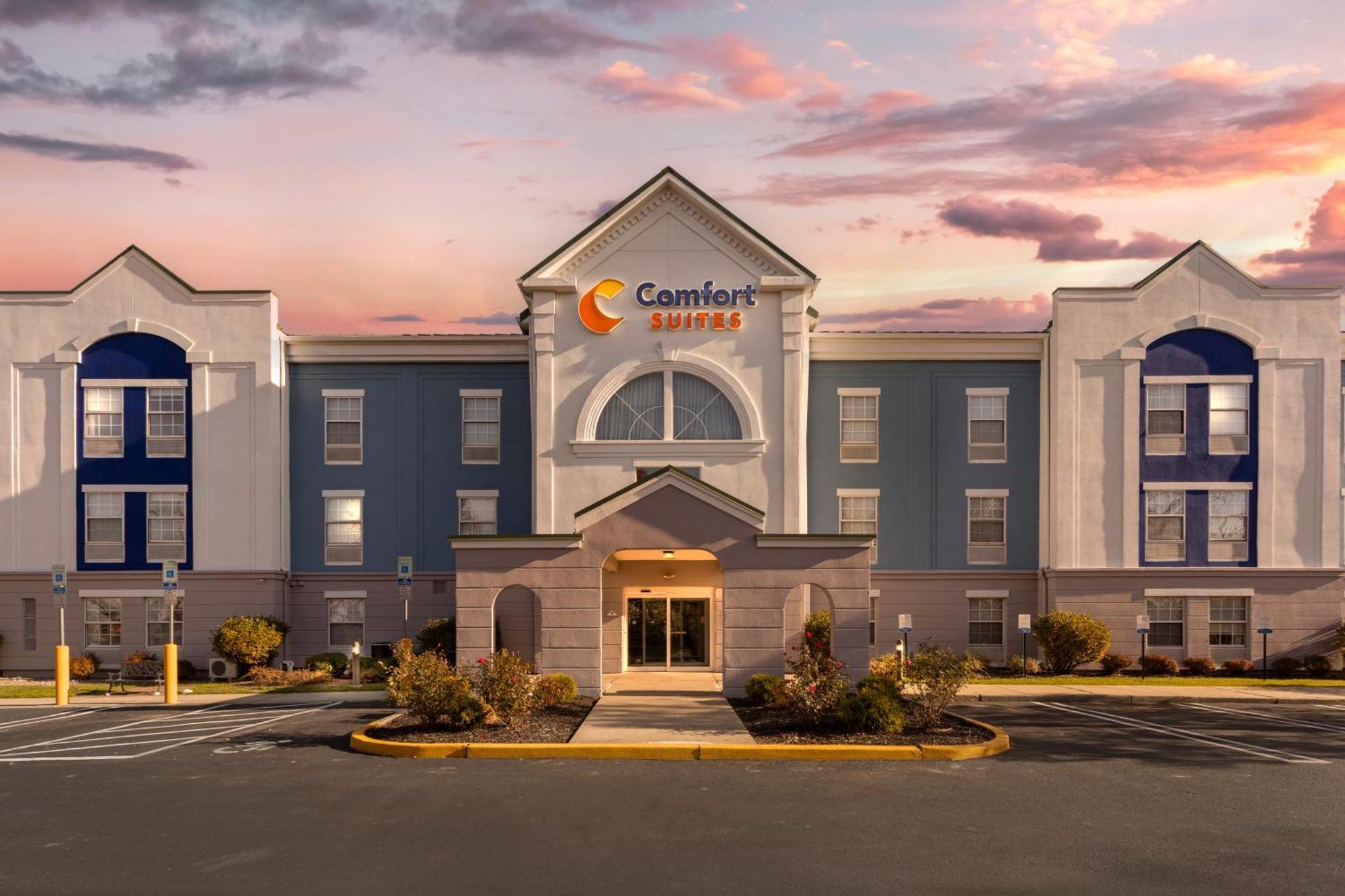 Comfort Suites East Brunswick - South River Exterior foto