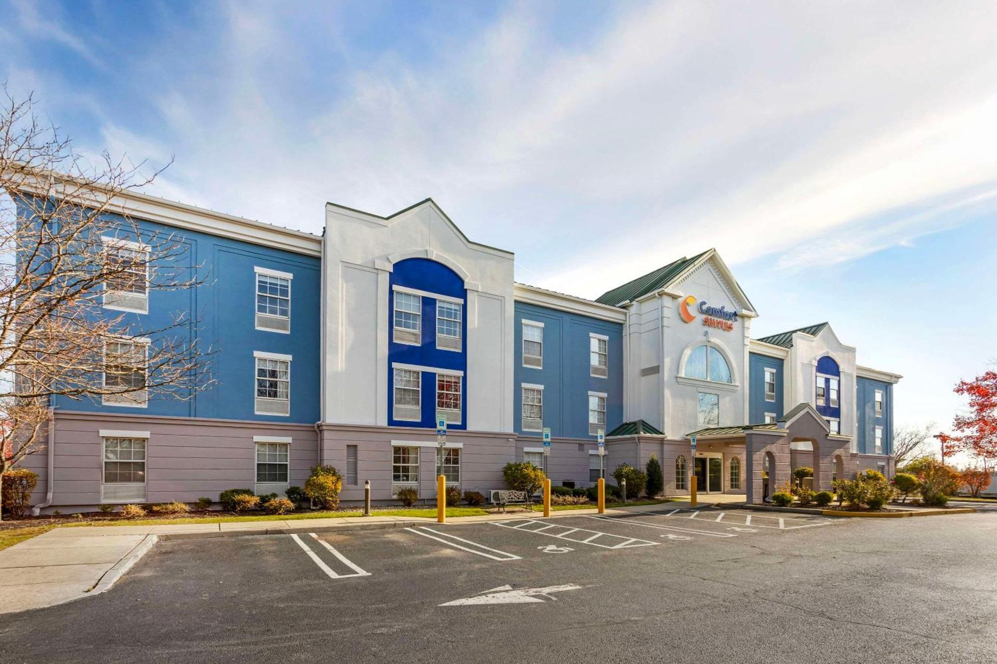 Comfort Suites East Brunswick - South River Exterior foto