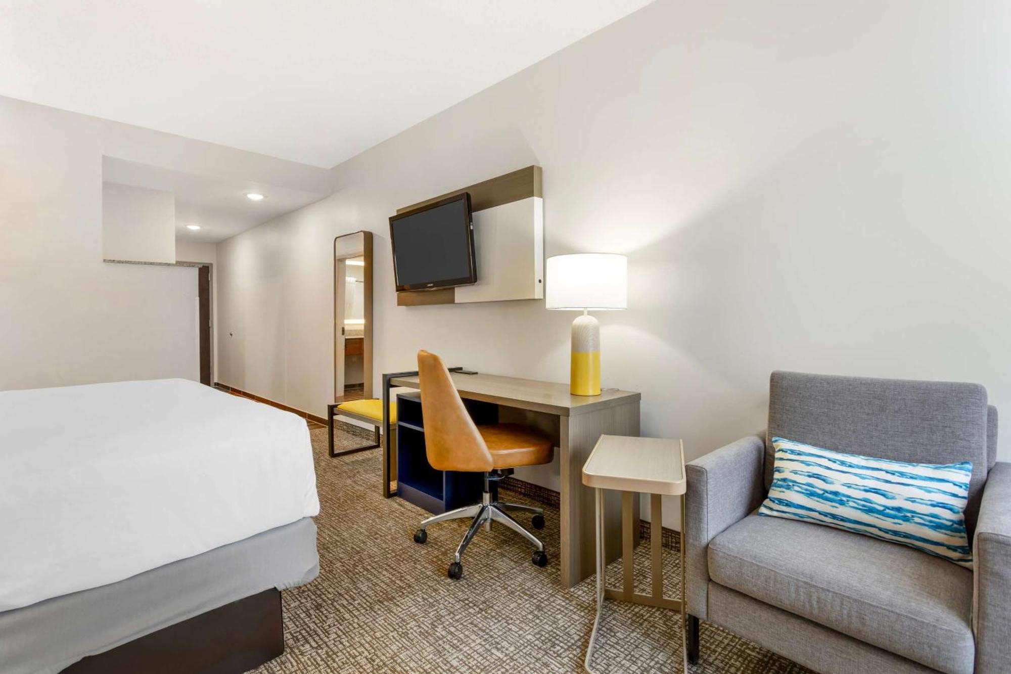 Comfort Suites East Brunswick - South River Exterior foto